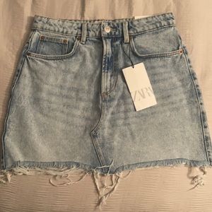 Zara hi-rise frayed jean skirt